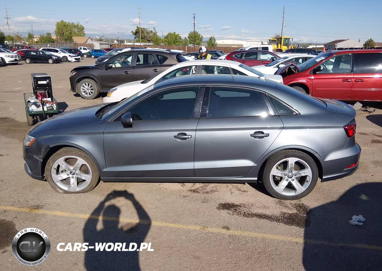2017 Audi A3 2.0T Premium VIN:WAUB8GFF3H1011132 - 14