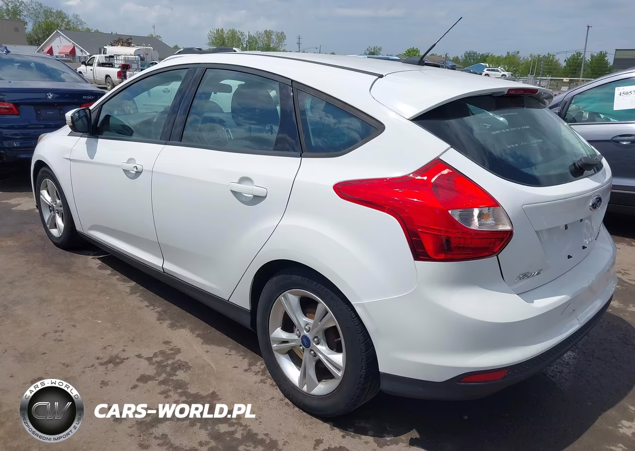 2014 Ford Focus Se VIN:1FADP3K20EL354139 - 3