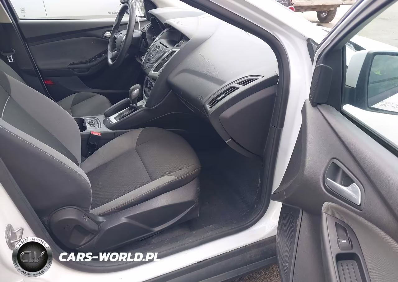 2014 Ford Focus Se VIN:1FADP3K20EL354139 - 5