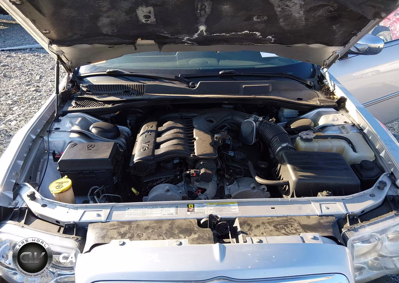 2010 Chrysler 300 Limited VIN:2C3CA3CV5AH135513 - 10
