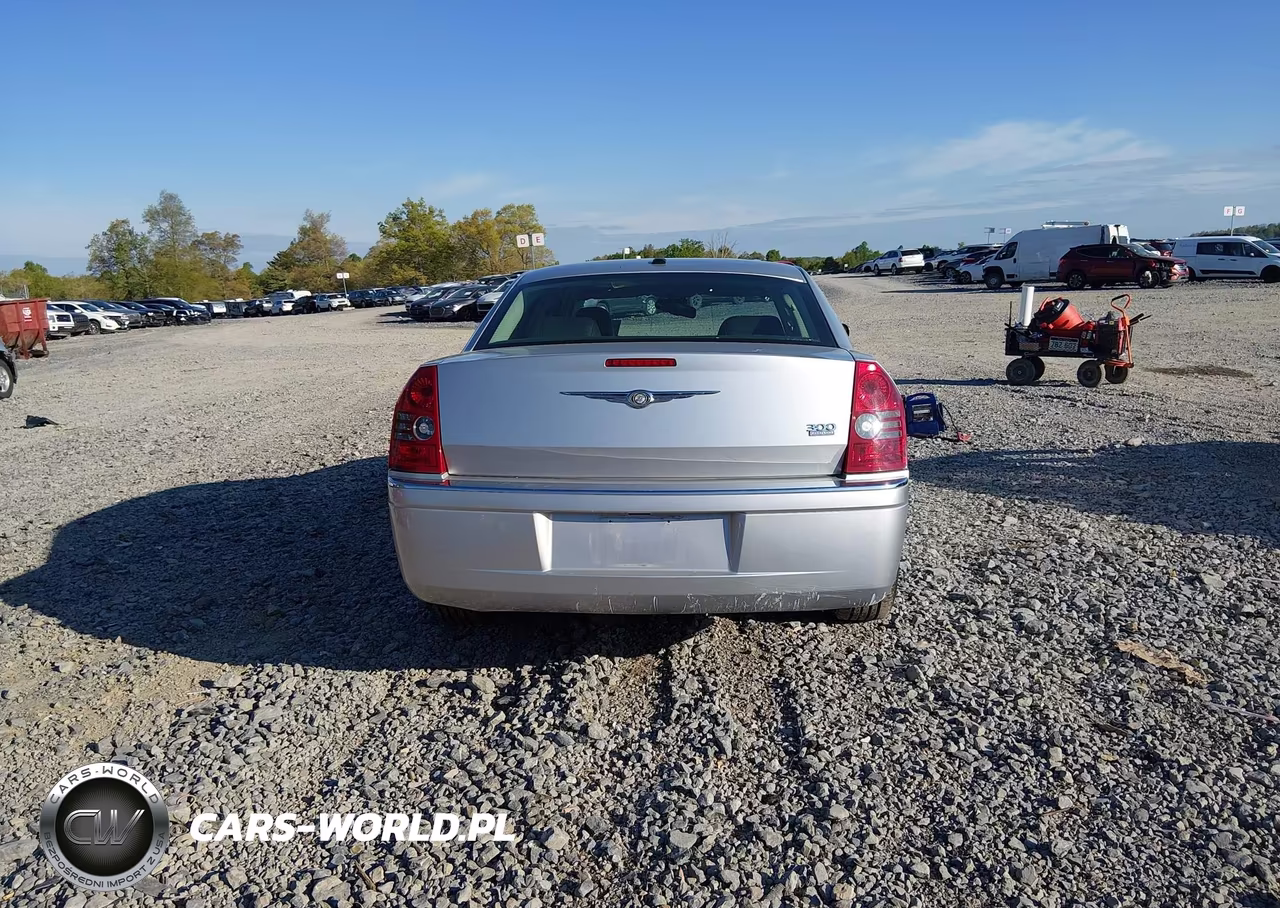 2010 Chrysler 300 Limited VIN:2C3CA3CV5AH135513 - 17