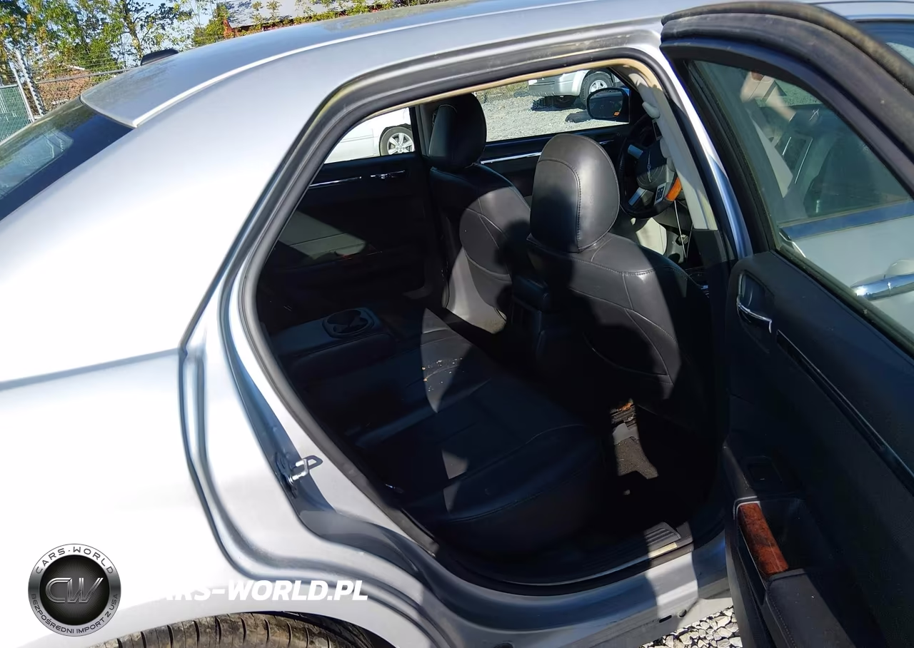 2010 Chrysler 300 Limited VIN:2C3CA3CV5AH135513 - 8