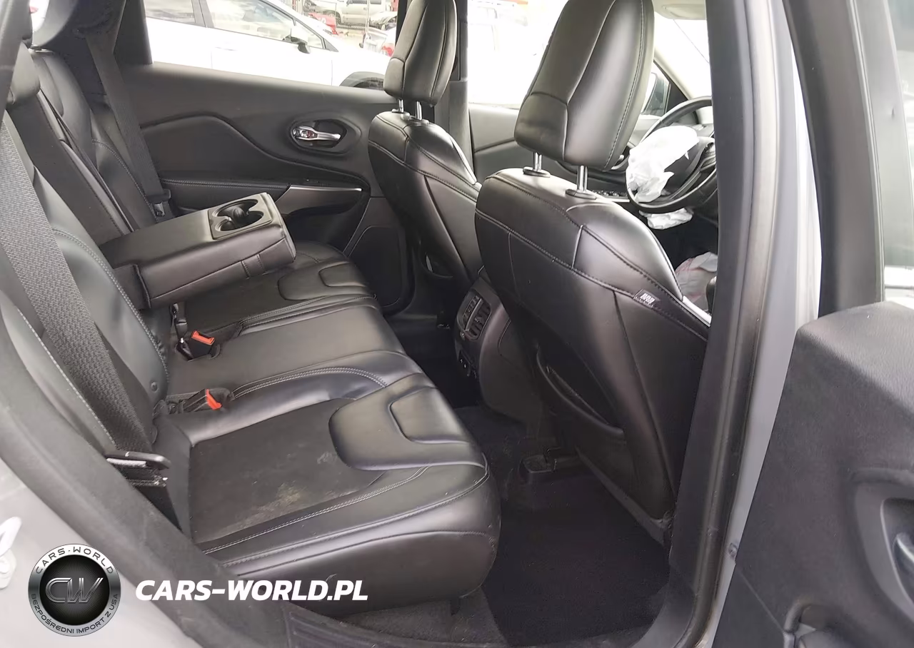 2019 Jeep Cherokee Latitude Plus 4X4 VIN:1C4PJMLB9KD378622 - 8
