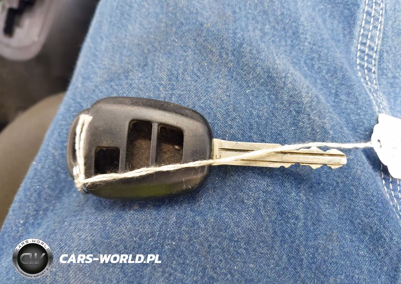 2015 Toyota Prius C Two VIN:JTDKDTB32F1581526 - 11