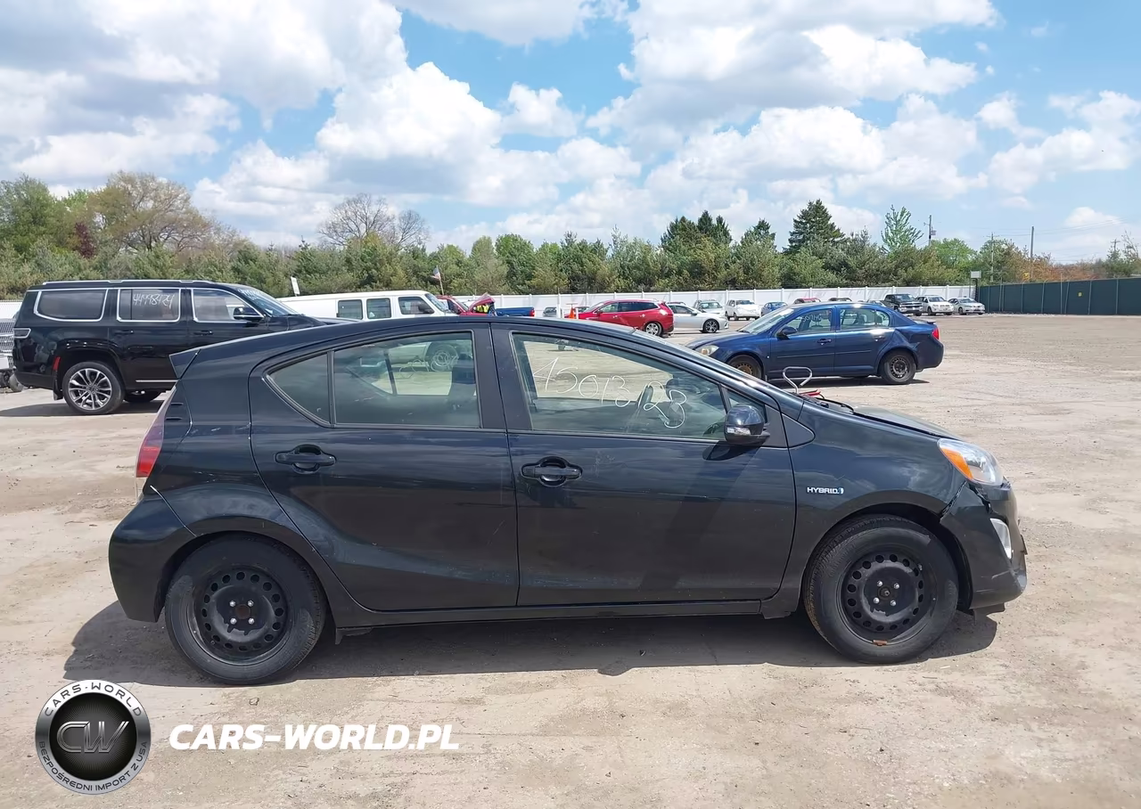 2015 Toyota Prius C Two VIN:JTDKDTB32F1581526 - 14