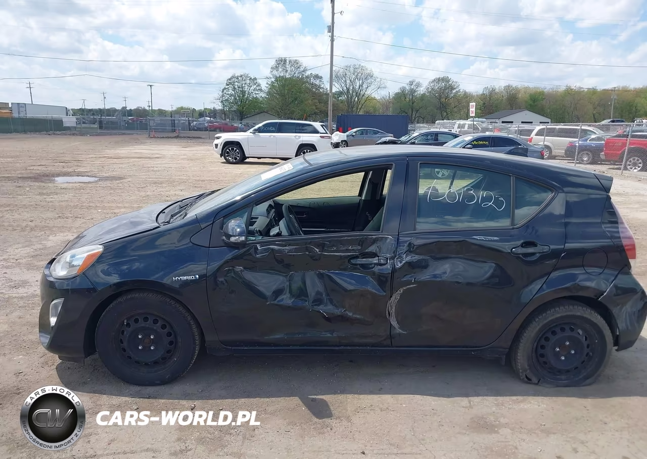 2015 Toyota Prius C Two VIN:JTDKDTB32F1581526 - 15