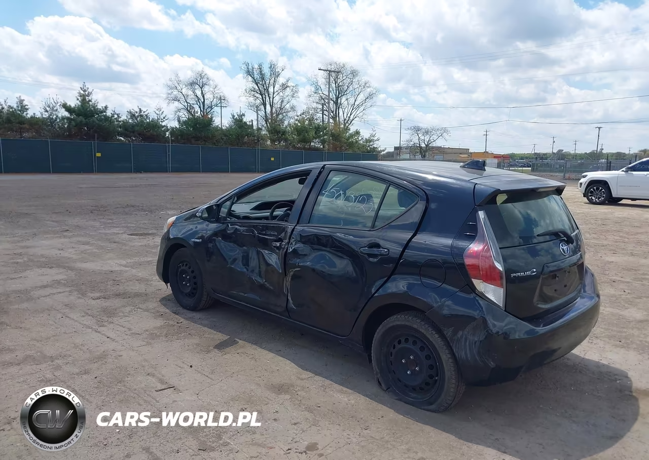 2015 Toyota Prius C Two VIN:JTDKDTB32F1581526 - 3