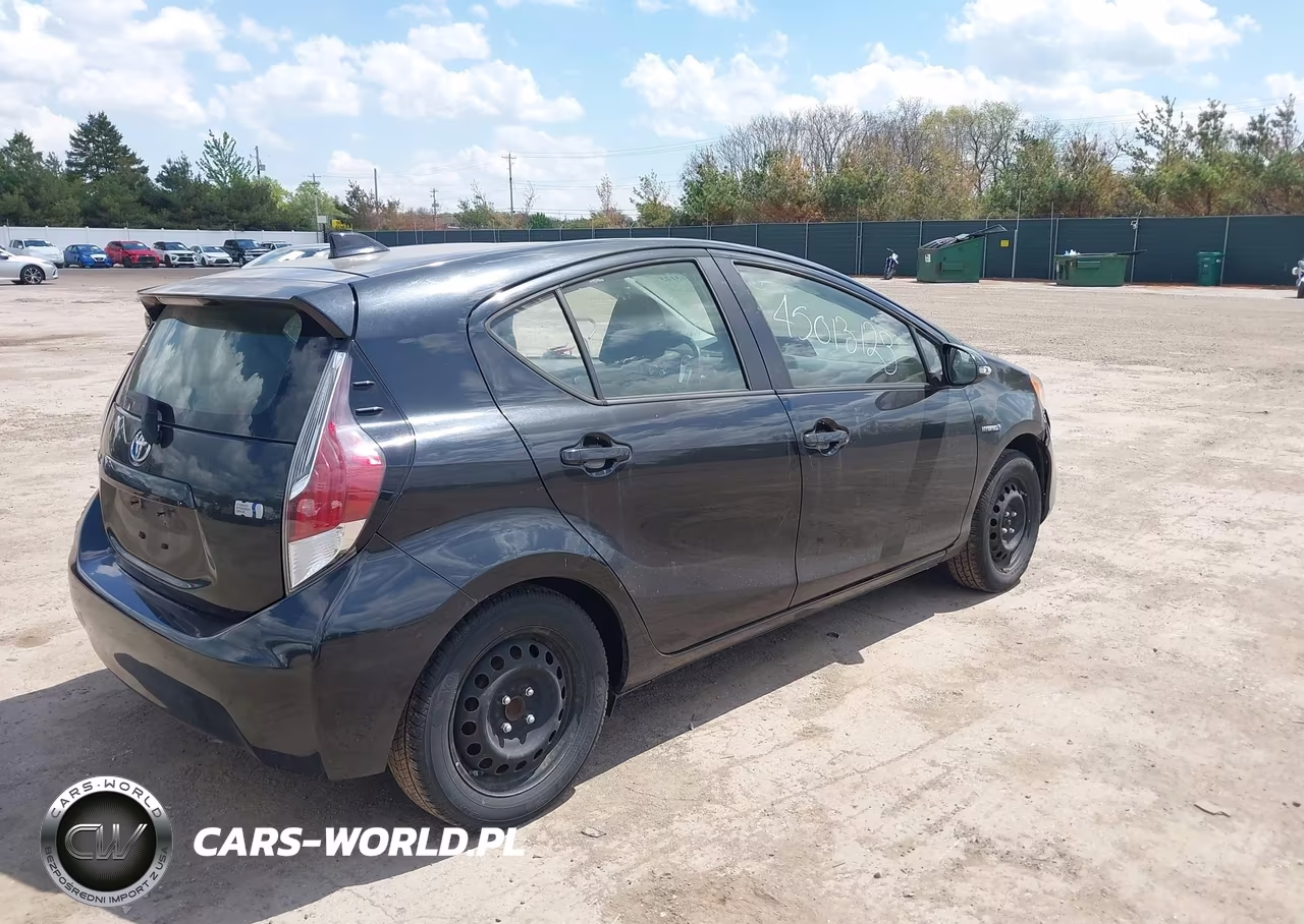 2015 Toyota Prius C Two VIN:JTDKDTB32F1581526 - 4