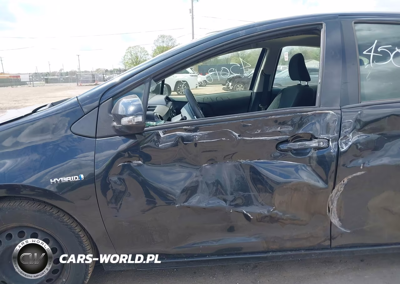 2015 Toyota Prius C Two VIN:JTDKDTB32F1581526 - 6