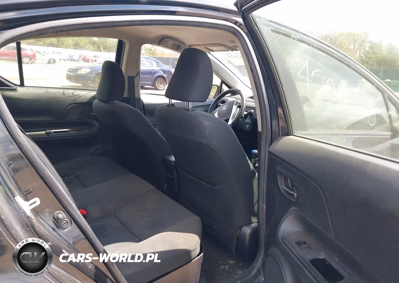 2015 Toyota Prius C Two VIN:JTDKDTB32F1581526 - 8