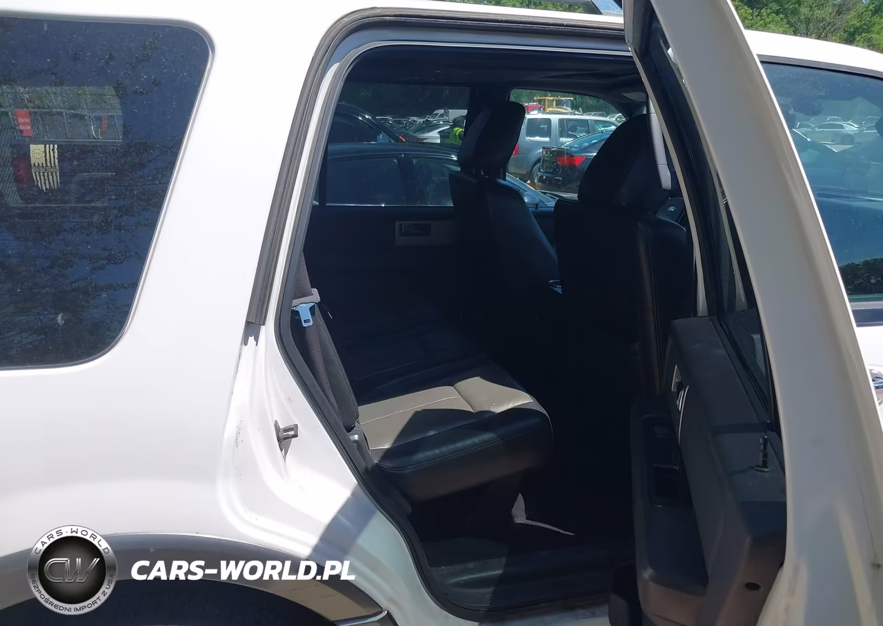 2011 Ford Expedition Xlt VIN:1FMJU1J58BEF57376 - 8