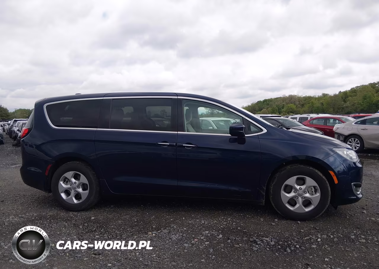 2017 Chrysler Pacifica Hybrid Touring Plus VIN:2C4RC1H71HR765080 - 14
