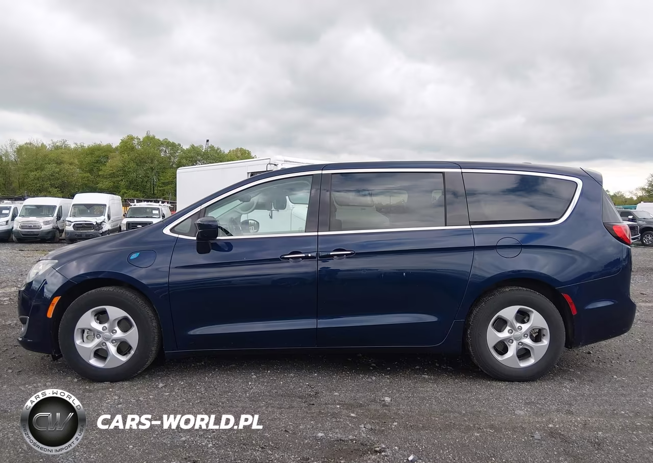2017 Chrysler Pacifica Hybrid Touring Plus VIN:2C4RC1H71HR765080 - 15