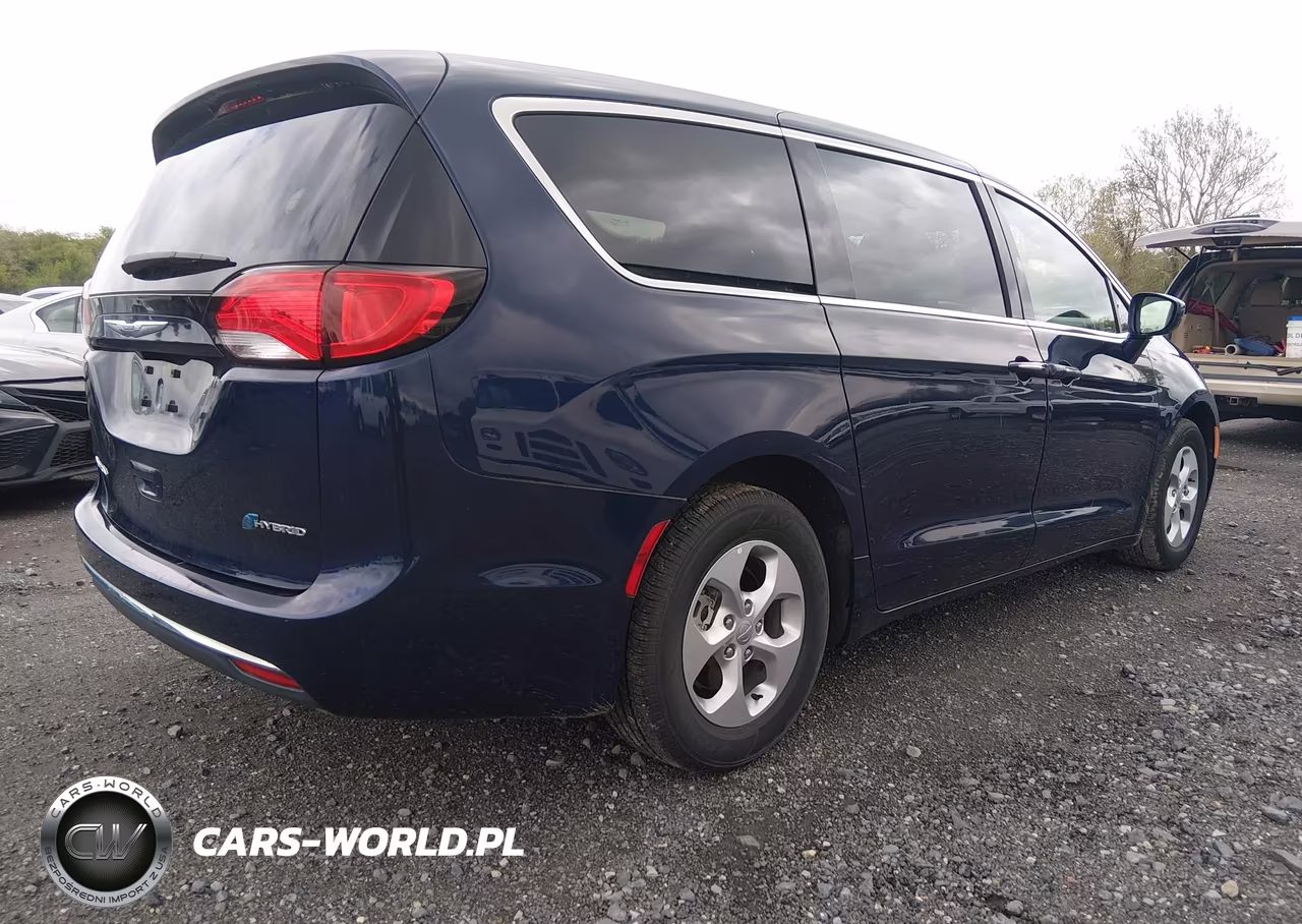 2017 Chrysler Pacifica Hybrid Touring Plus VIN:2C4RC1H71HR765080 - 4
