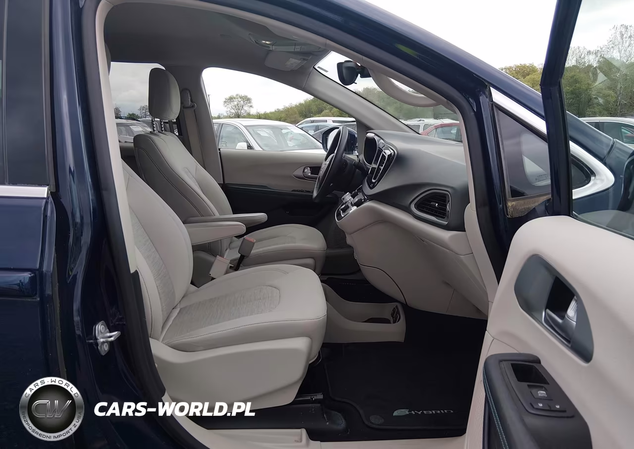 2017 Chrysler Pacifica Hybrid Touring Plus VIN:2C4RC1H71HR765080 - 5