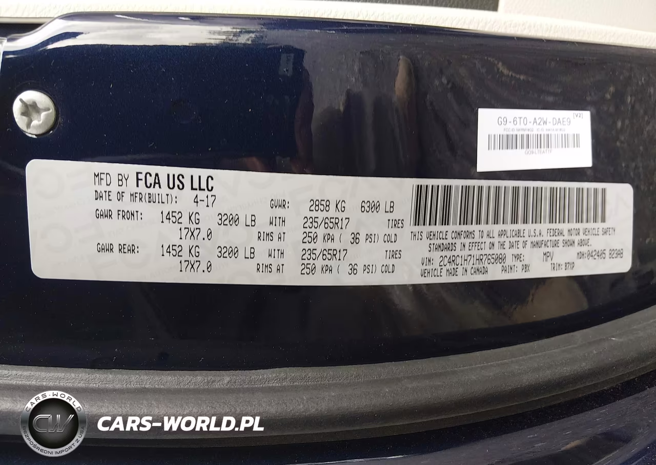 2017 Chrysler Pacifica Hybrid Touring Plus VIN:2C4RC1H71HR765080 - 9