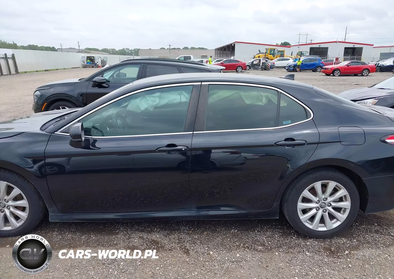 2019 Toyota Camry Le VIN:4T1B11HK9KU765507 - 14
