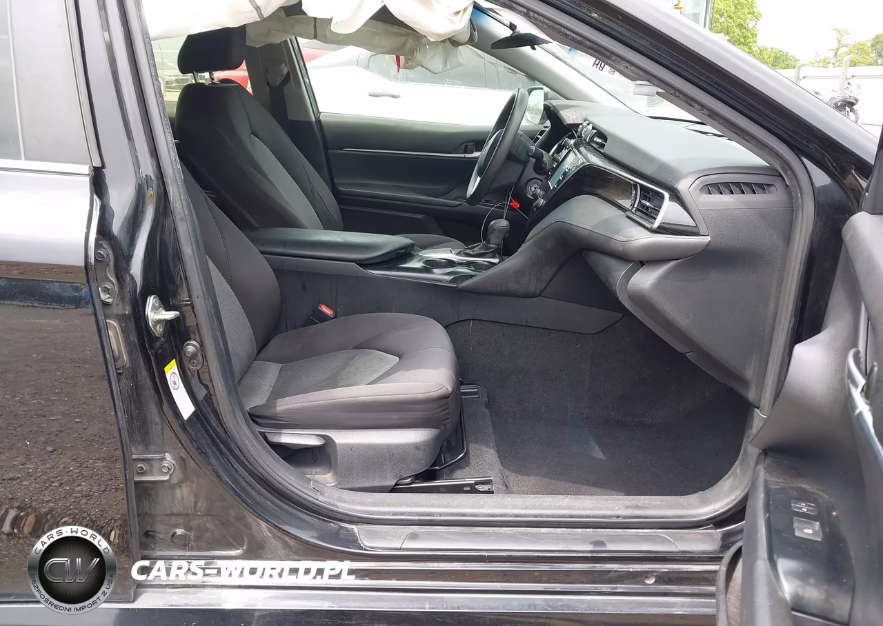 2019 Toyota Camry Le VIN:4T1B11HK9KU765507 - 5