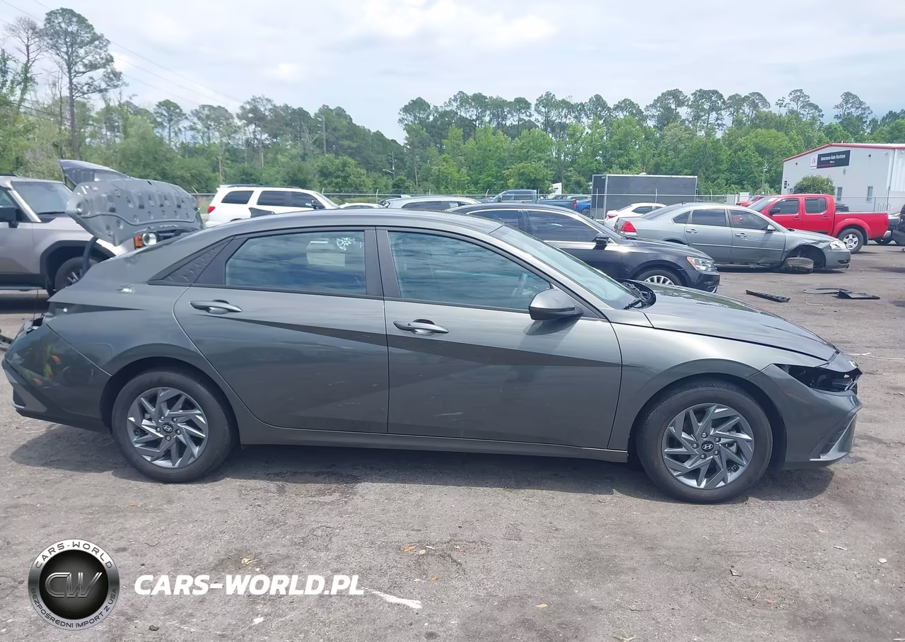 2024 Hyundai Elantra Hybrid Blue VIN:KMHLM4DJ0RU113654 - 13