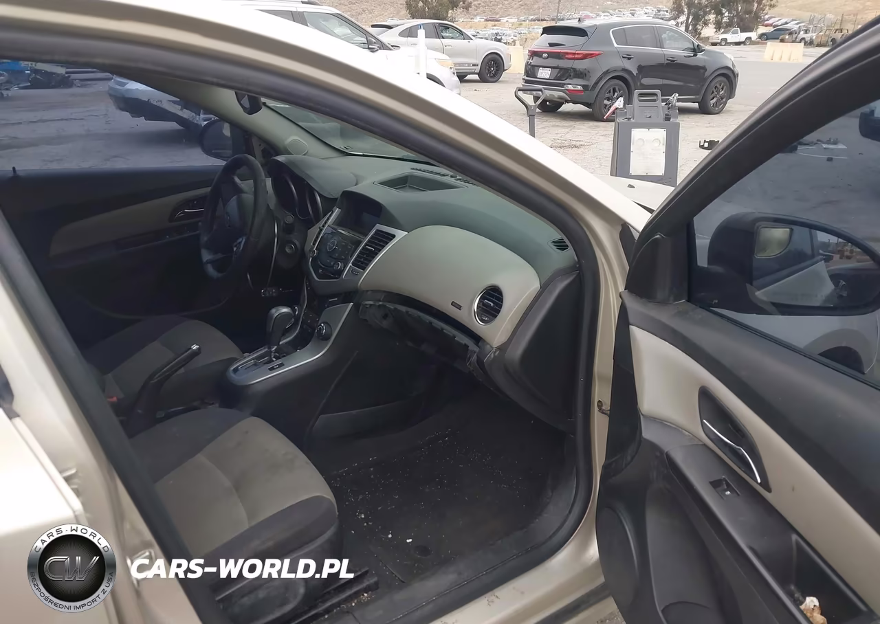 2014 Chevrolet Cruze Ls Auto VIN:1G1PA5SG8E7267705 - 5
