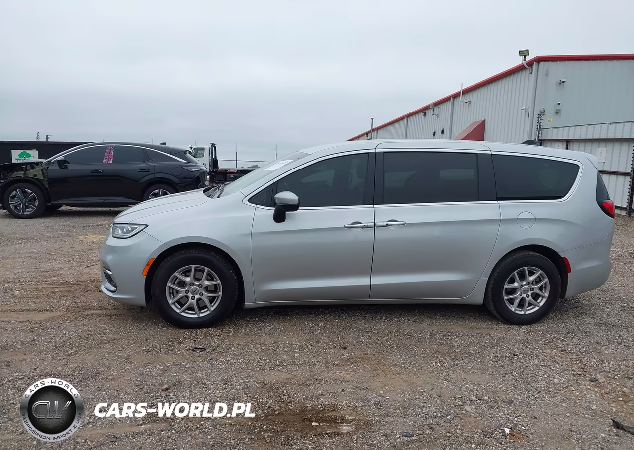 2023 Chrysler Pacifica Touring L VIN:2C4RC1BG2PR535233 - 14