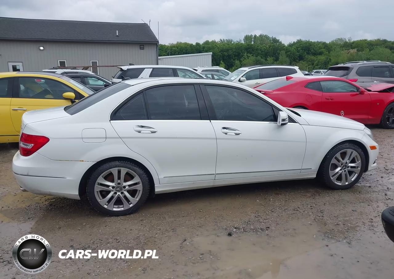 2013 Mercedes-Benz C 300 Luxury 4Matic VIN:WDDGF8AB5DR270652 - 13