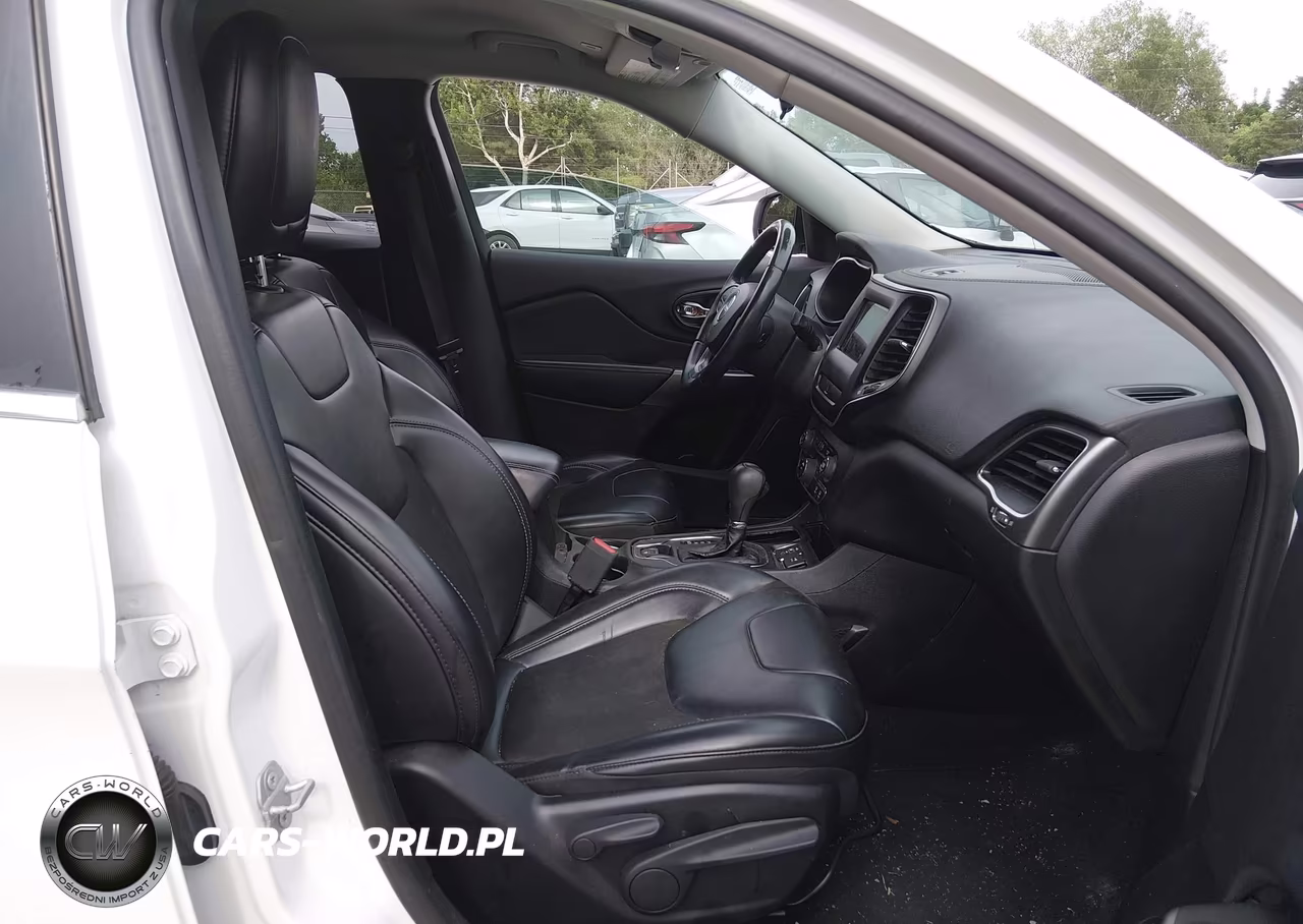 2019 Jeep Cherokee Latitude Plus Fwd VIN:1C4PJLLB0KD160014 - 5
