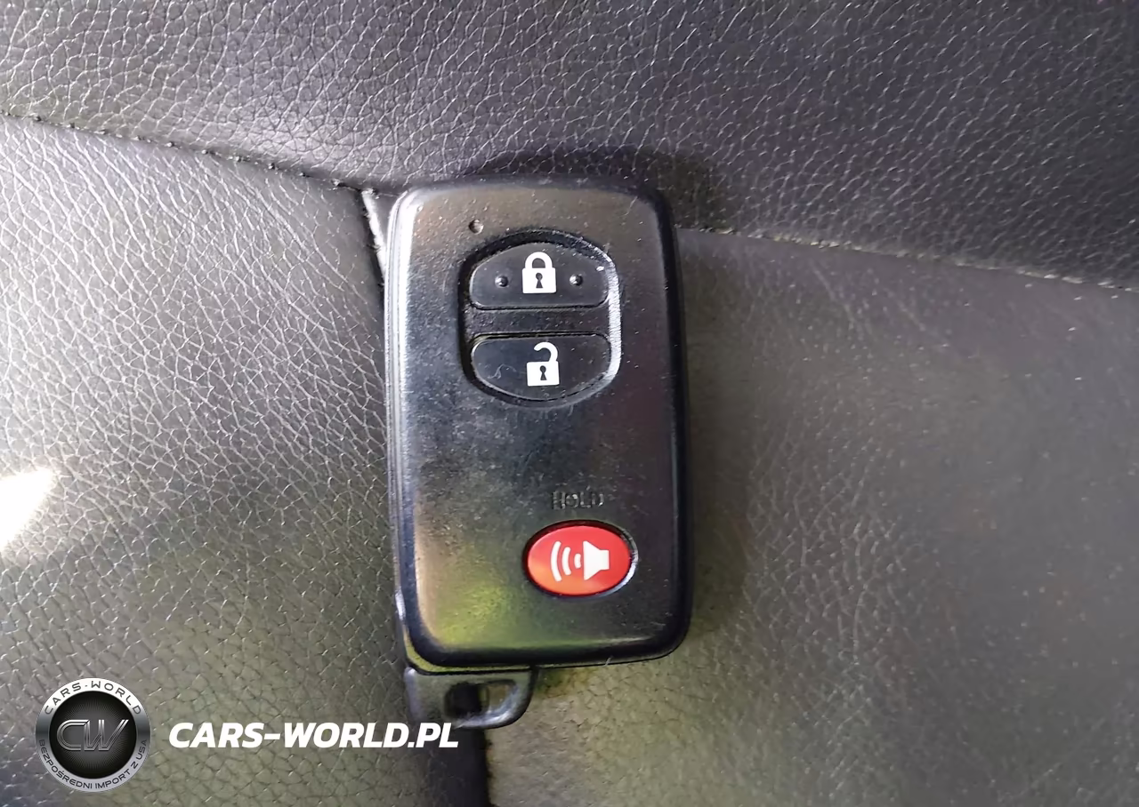 2015 Toyota Prius V Two VIN:JTDZN3EU6FJ024196 - 11