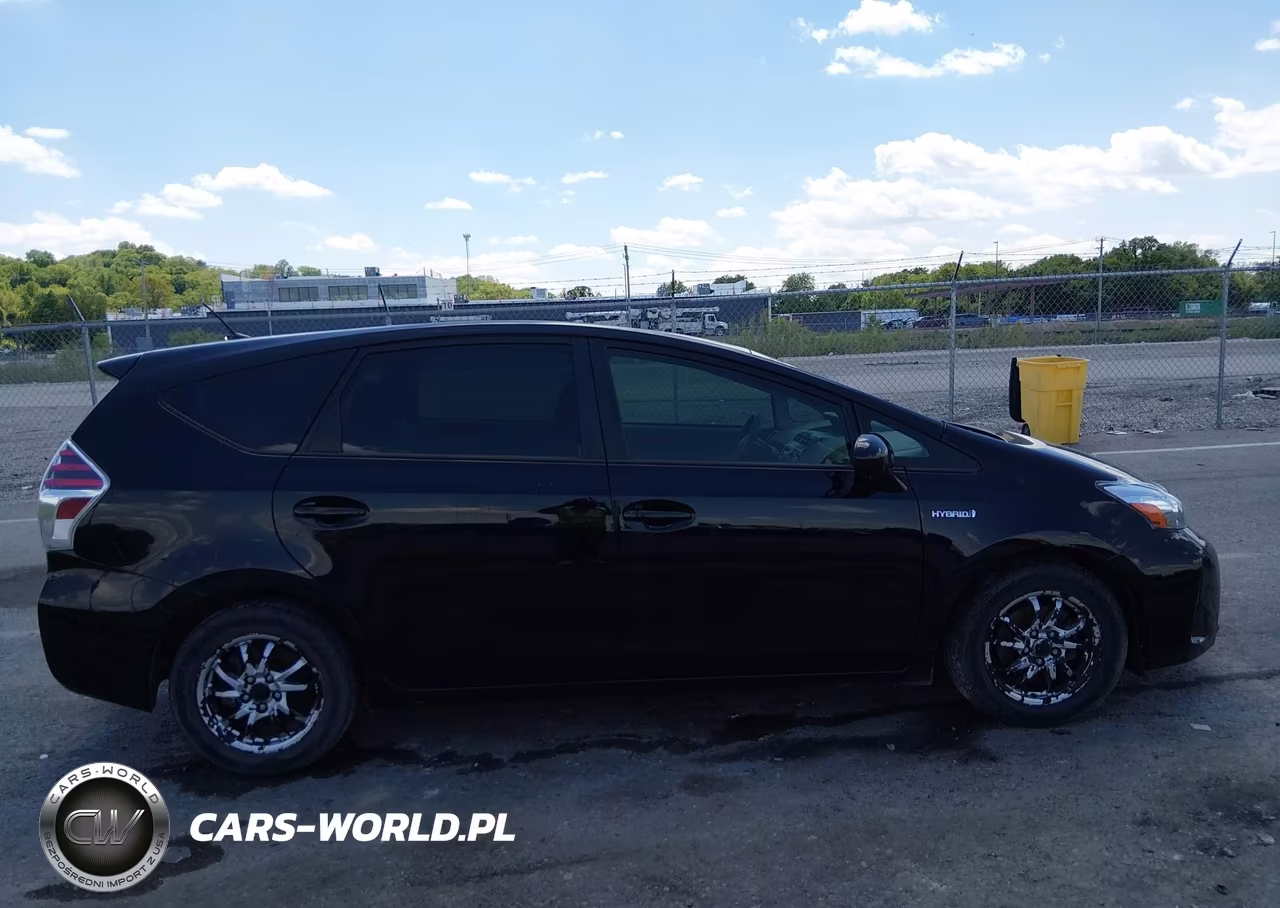 2015 Toyota Prius V Two VIN:JTDZN3EU6FJ024196 - 13