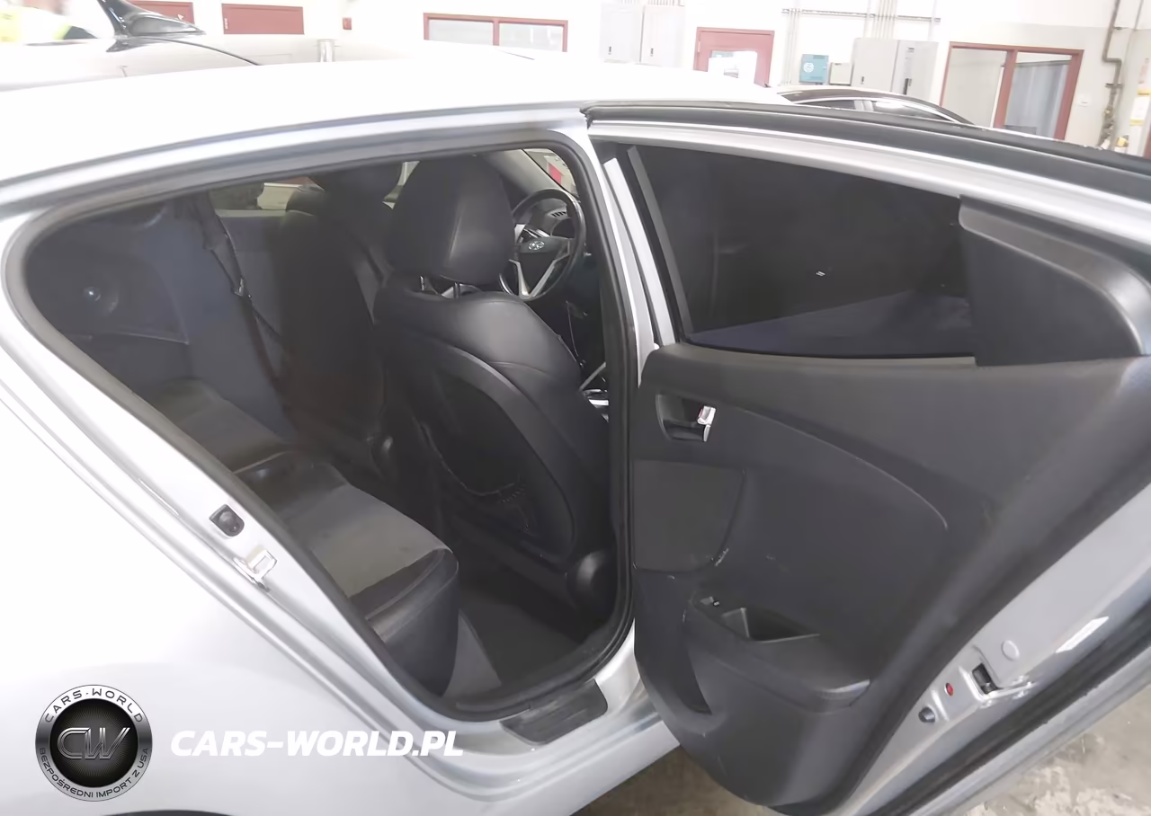 2012 Hyundai Veloster Base W-Black VIN:KMHTC6AD0CU079462 - 8