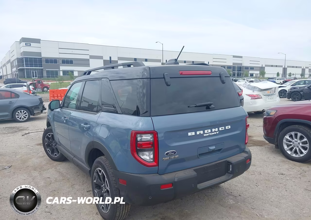 2025 Ford Bronco Sport Outer Banks VIN:3FMCR9CN5SRF49500 - 3