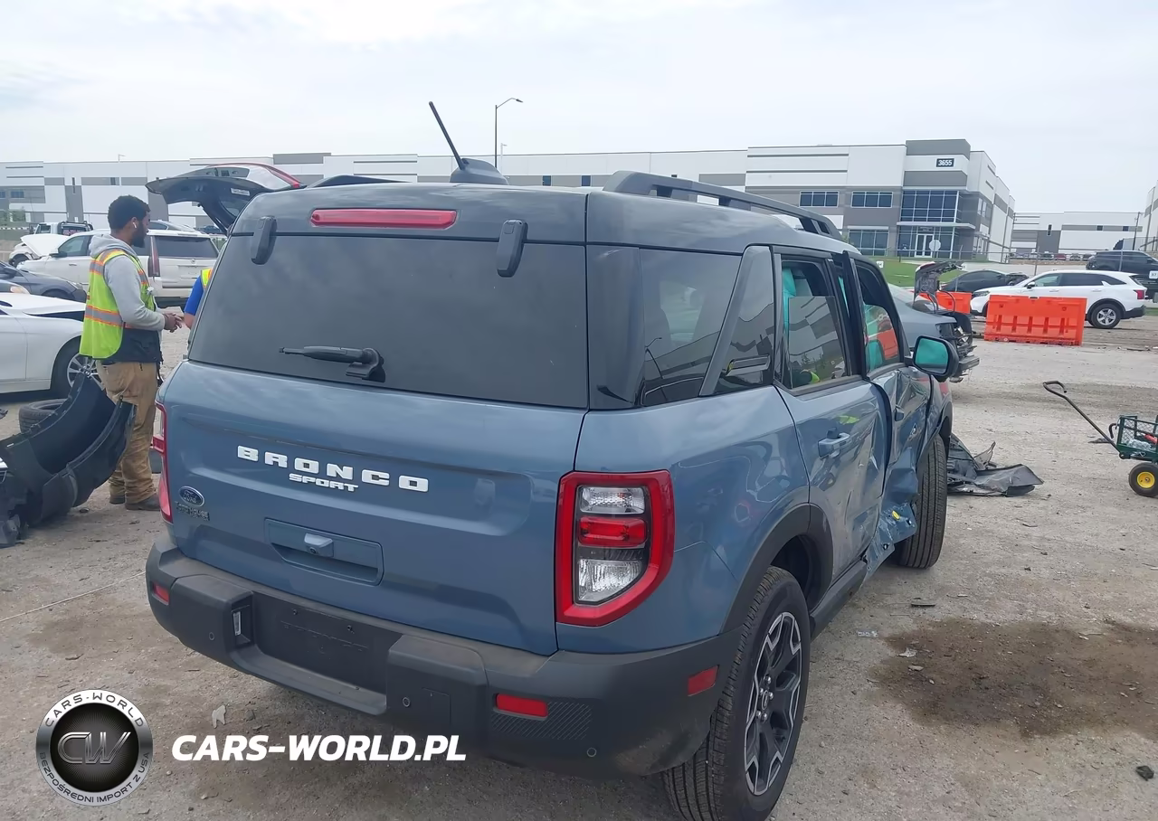 2025 Ford Bronco Sport Outer Banks VIN:3FMCR9CN5SRF49500 - 4