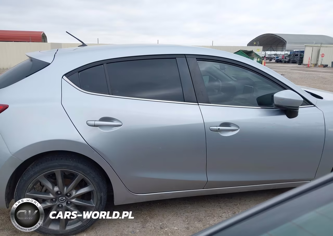 2018 Mazda Mazda3 Touring VIN:3MZBN1L30JM162521 - 13