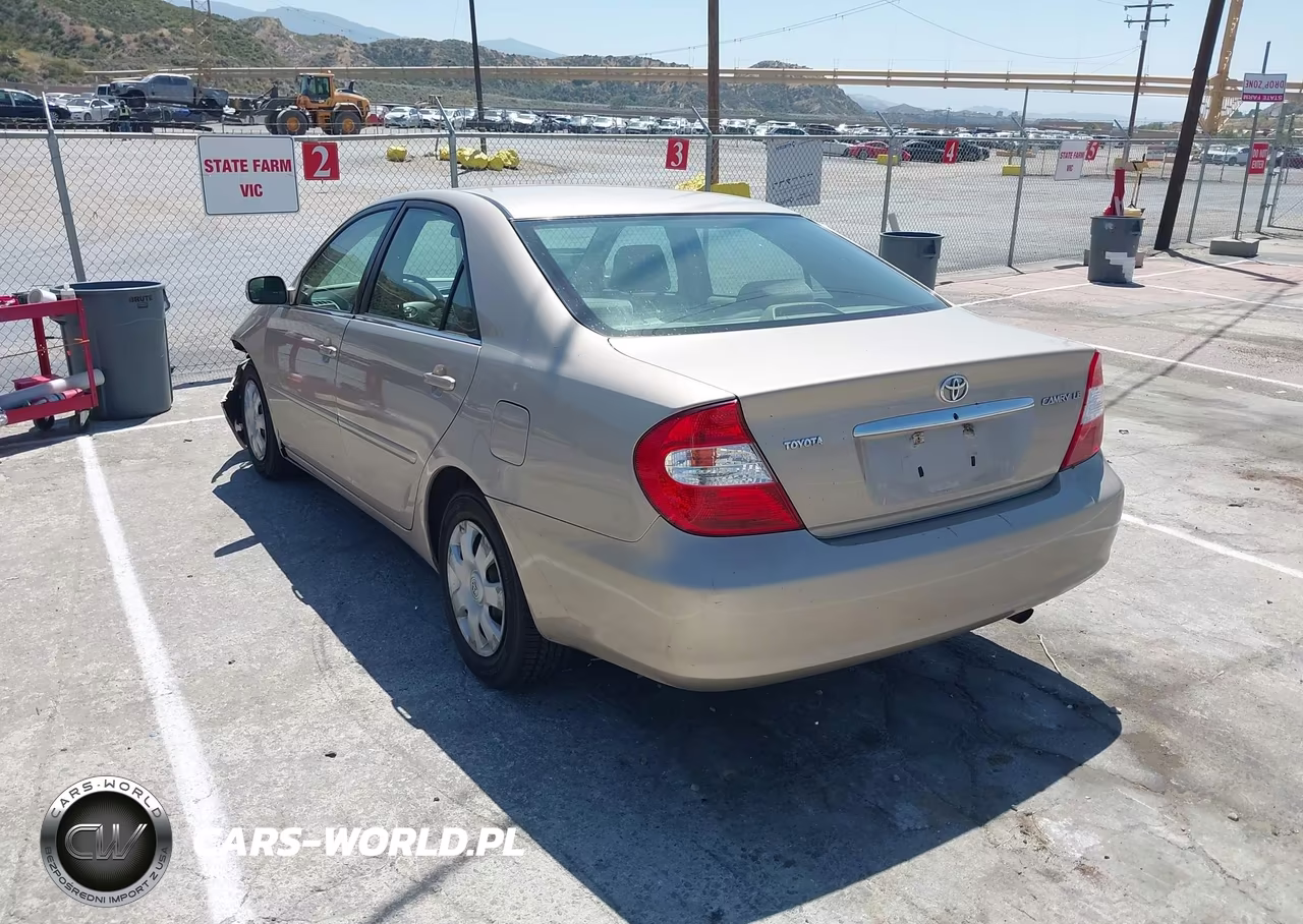 2003 Toyota Camry Le VIN:4T1BE32K73U252329 - 3