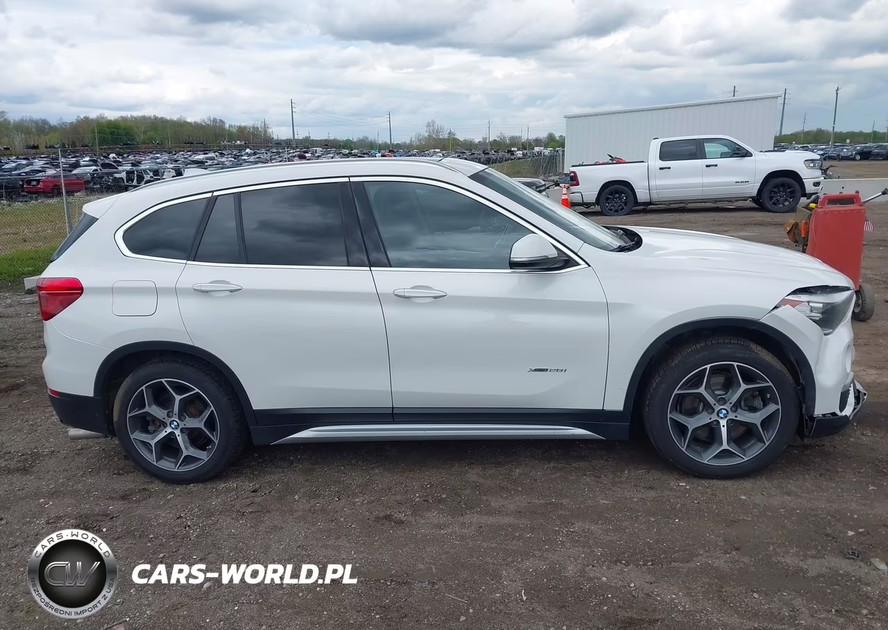 2018 BMW X1 xDrive28I VIN:WBXHT3C38J5K20589 - 13