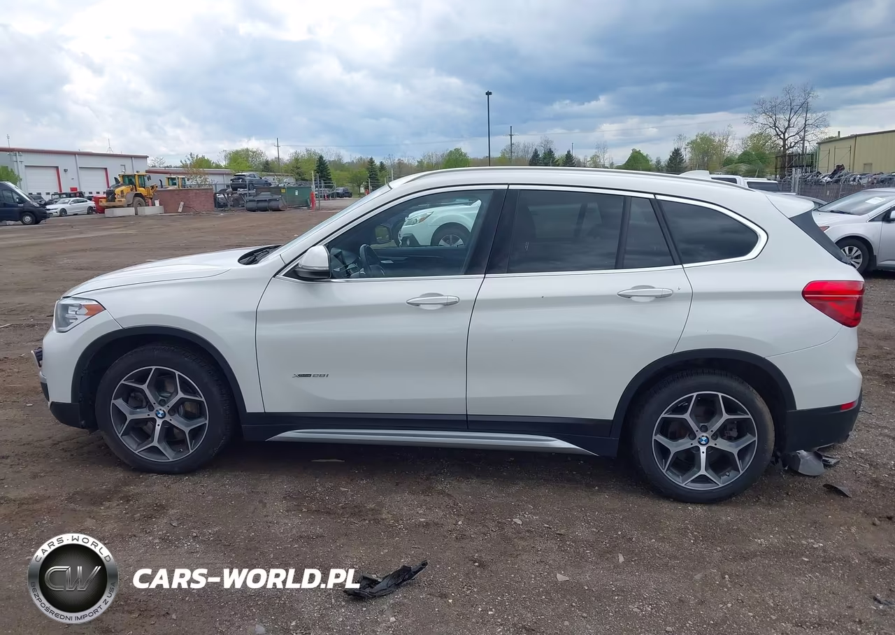 2018 BMW X1 xDrive28I VIN:WBXHT3C38J5K20589 - 14
