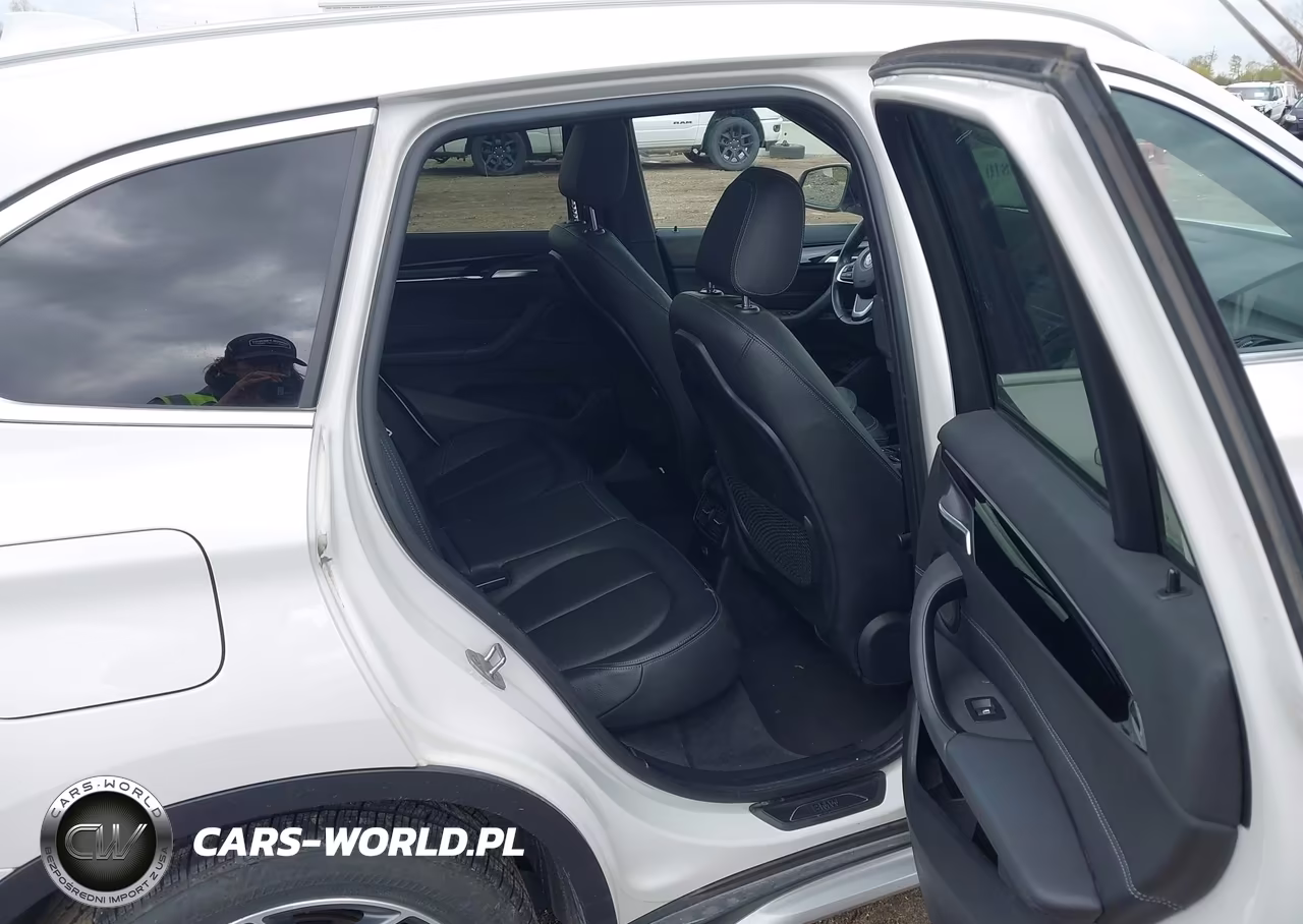 2018 BMW X1 xDrive28I VIN:WBXHT3C38J5K20589 - 8