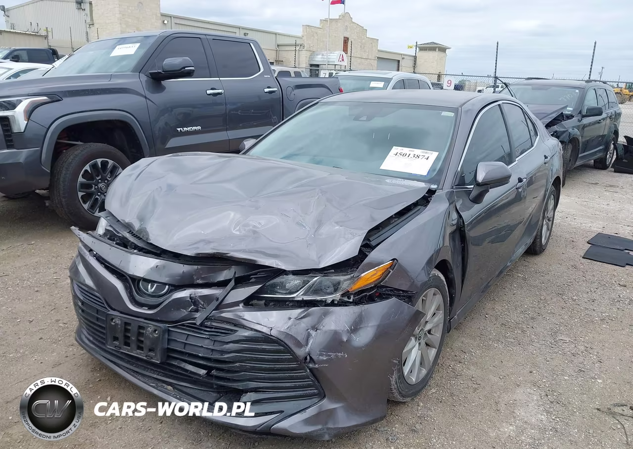 2019 Toyota Camry Le VIN:4T1B11HKXKU679347 - 2