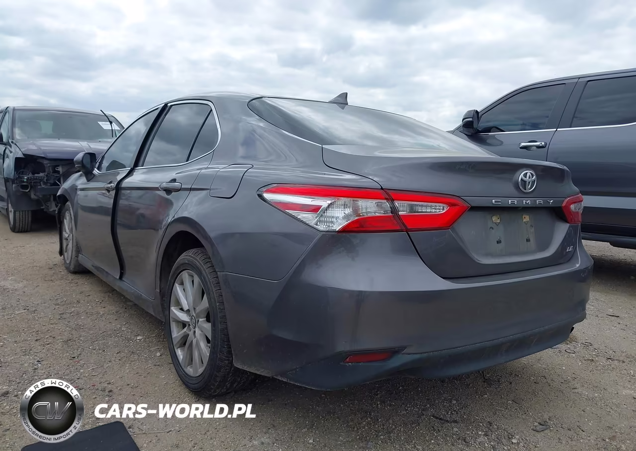 2019 Toyota Camry Le VIN:4T1B11HKXKU679347 - 3
