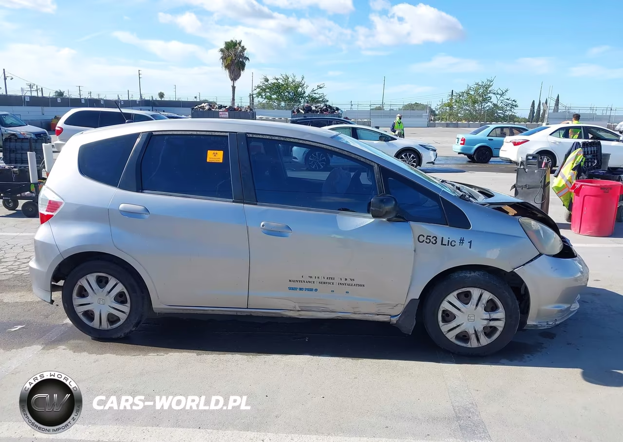 2010 Honda Fit VIN:JHMGE8H21AS006088 - 13