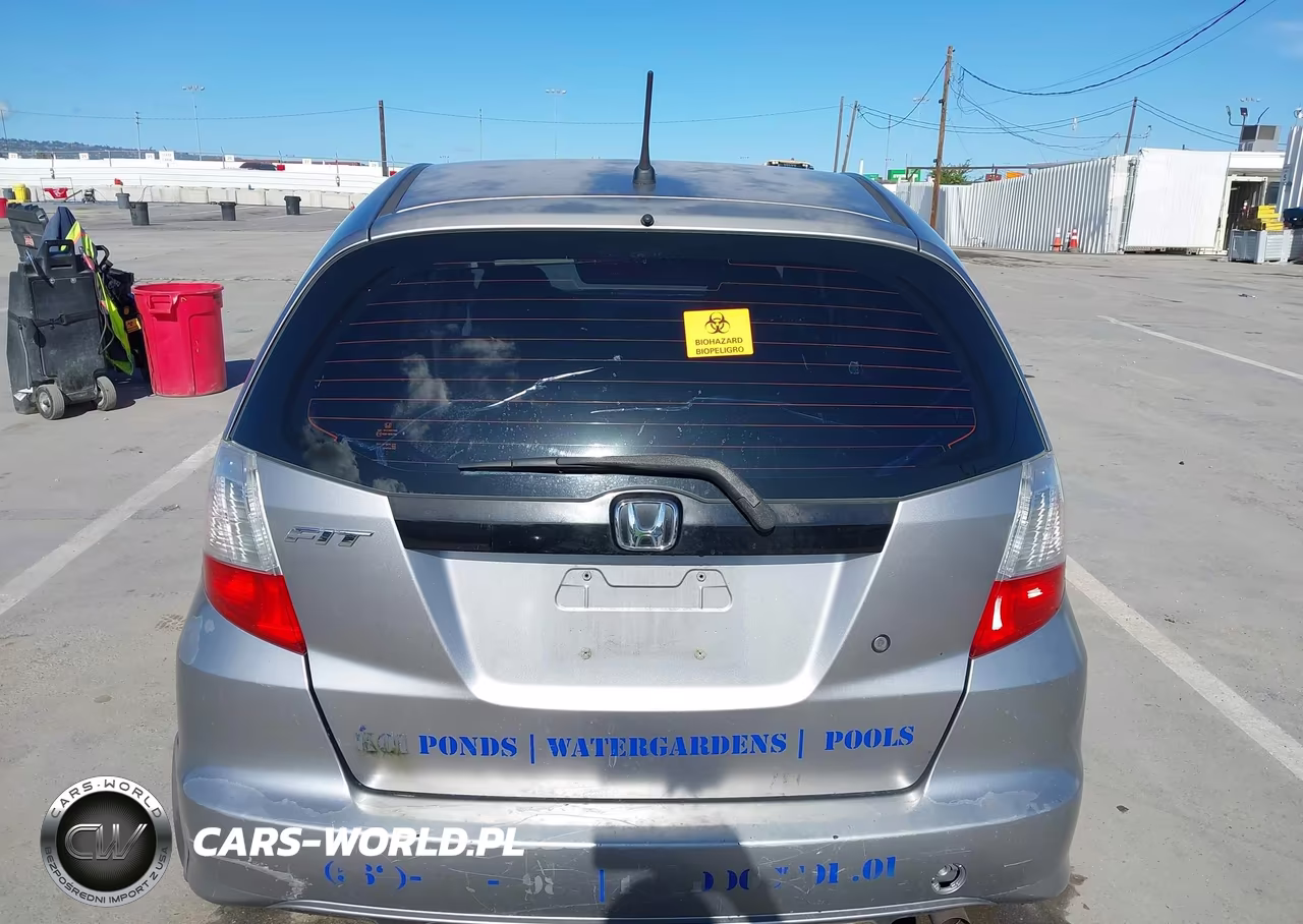 2010 Honda Fit VIN:JHMGE8H21AS006088 - 16