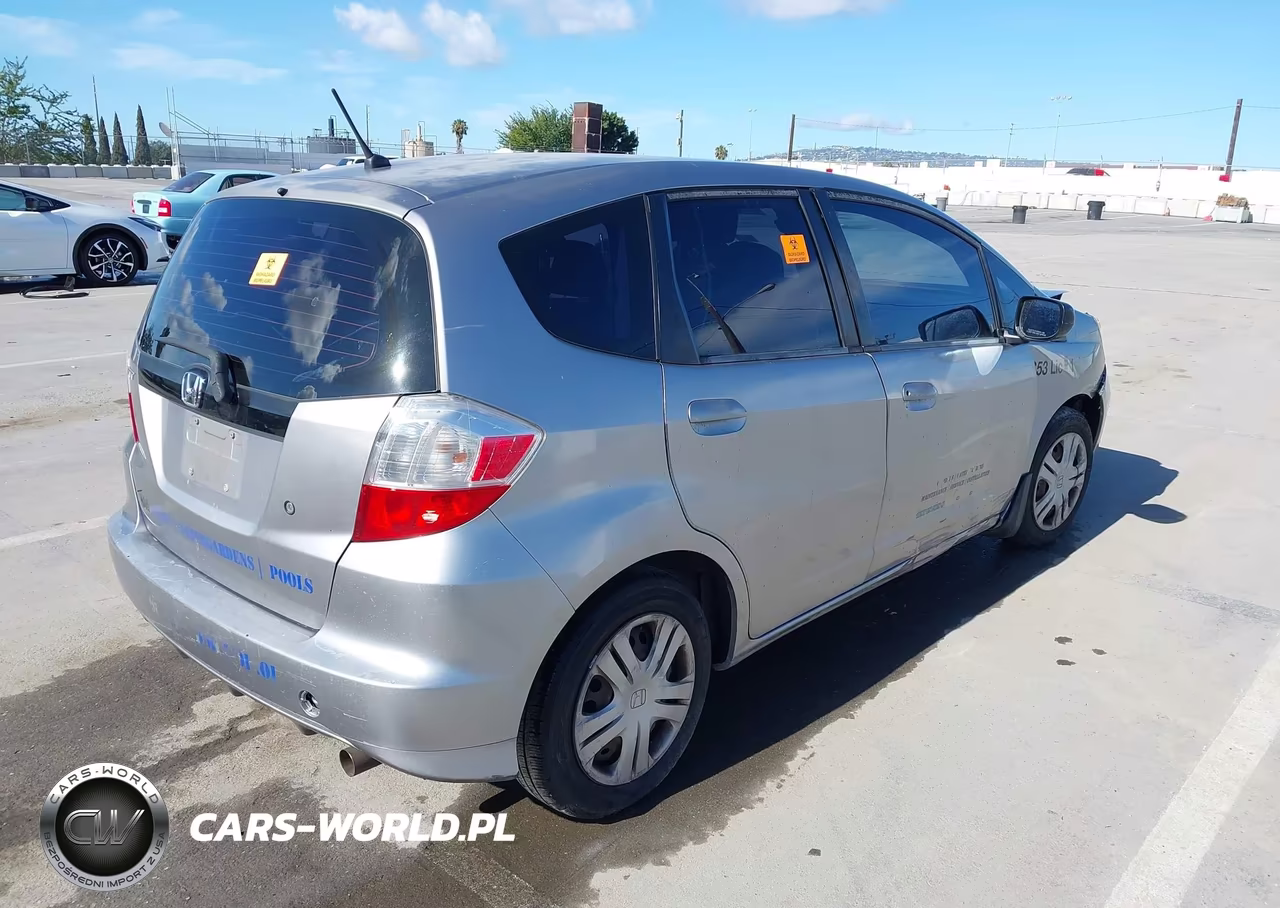 2010 Honda Fit VIN:JHMGE8H21AS006088 - 4