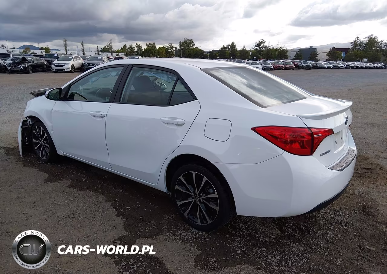 2018 Toyota Corolla Se VIN:5YFBURHEXJP768190 - 3