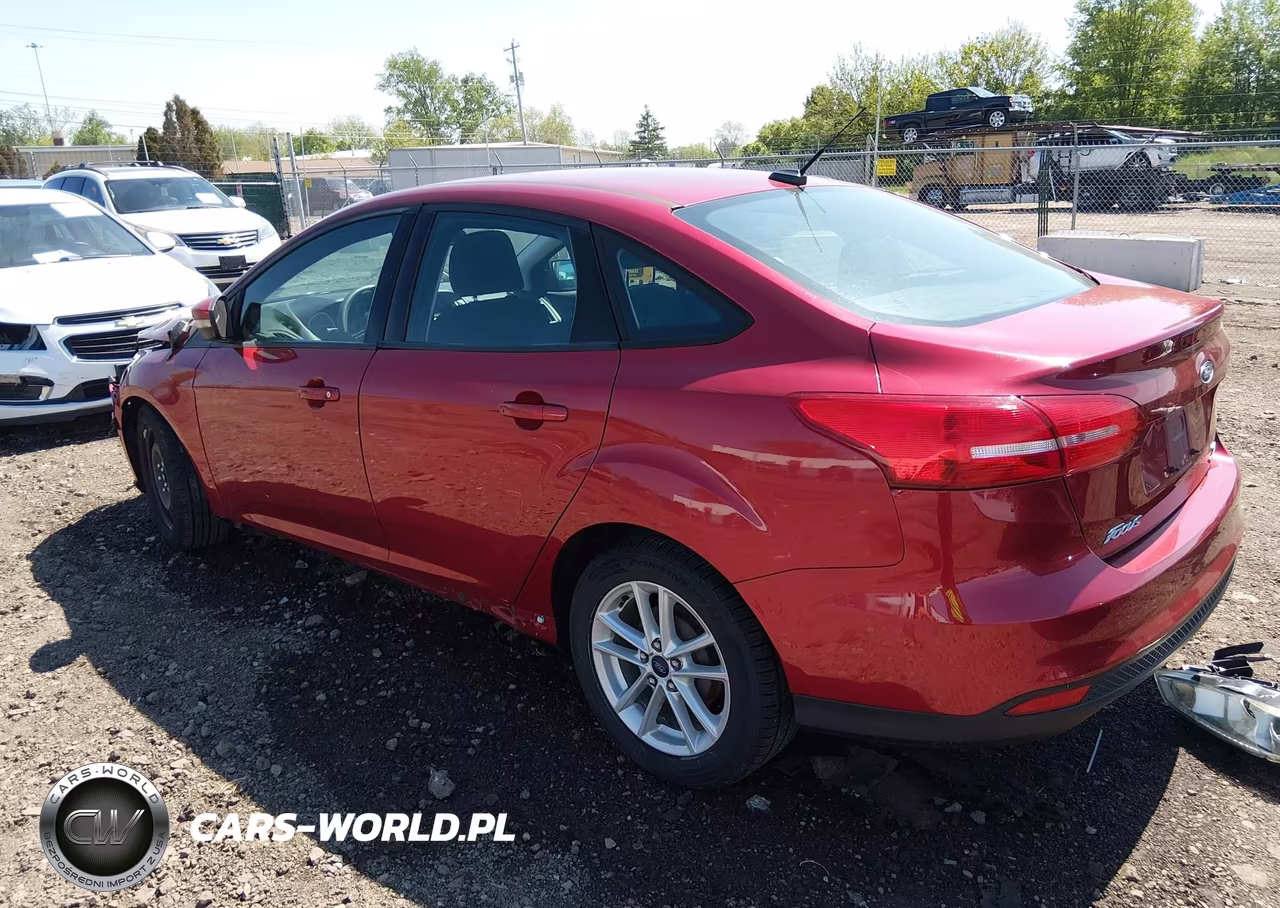 2015 Ford Focus Se VIN:1FADP3F22FL254524 - 3