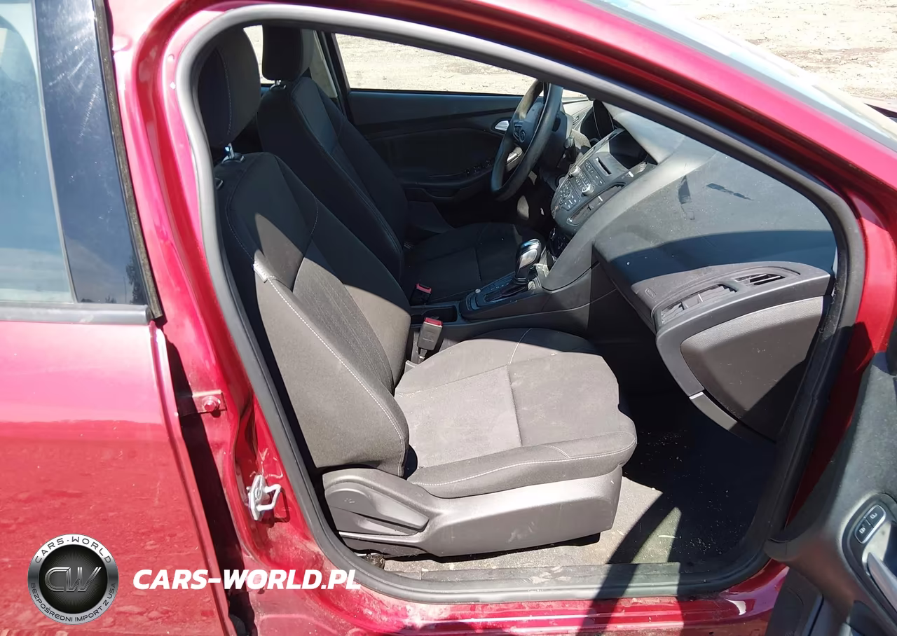 2015 Ford Focus Se VIN:1FADP3F22FL254524 - 5