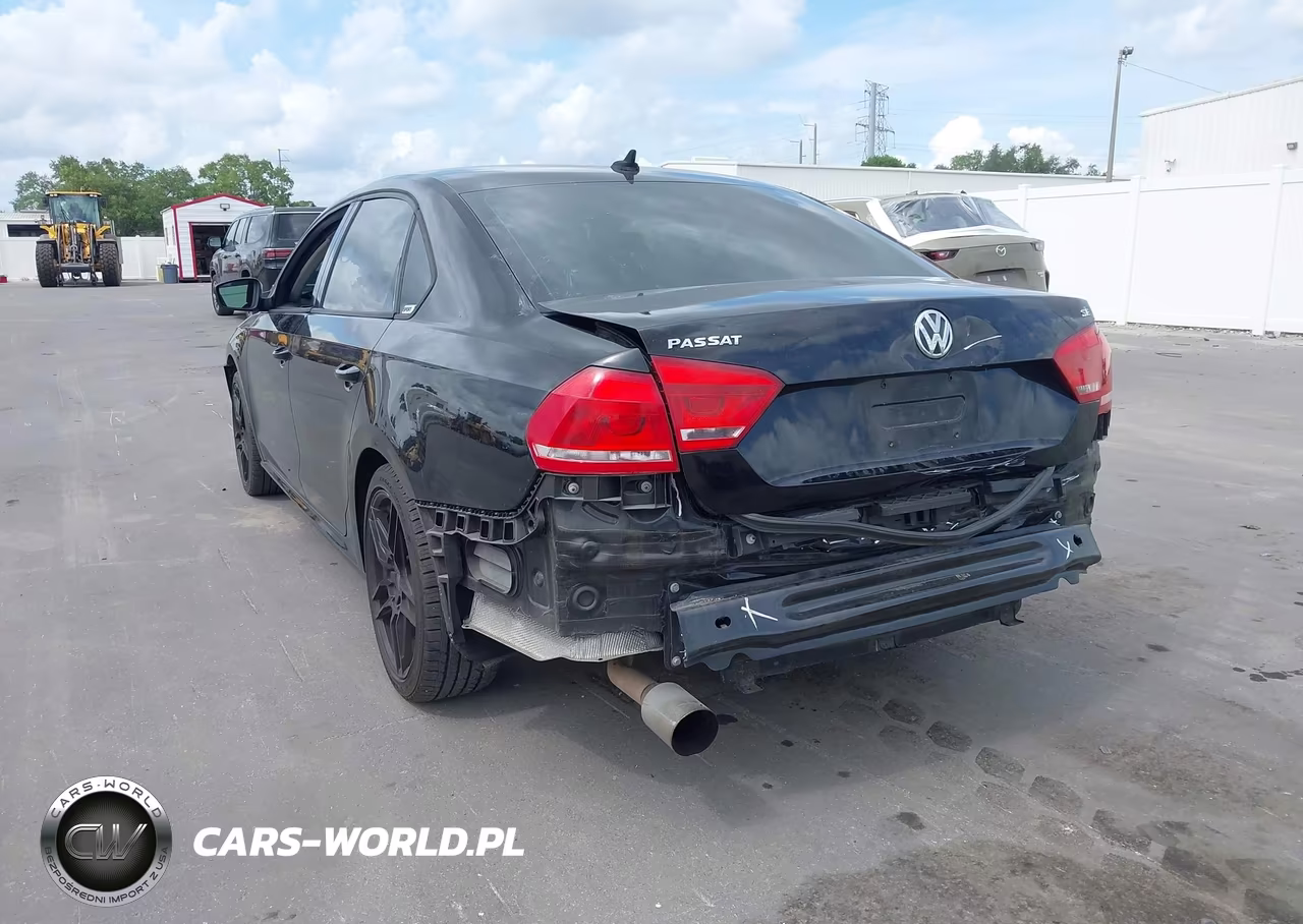 2015 Volkswagen Passat 1.8T Wolfsburg Edition VIN:1VWAT7A32FC043725 - 3