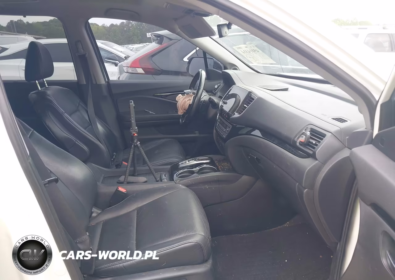 2019 Honda Pilot Touring VIN:5FNYF5H90KB018150 - 5