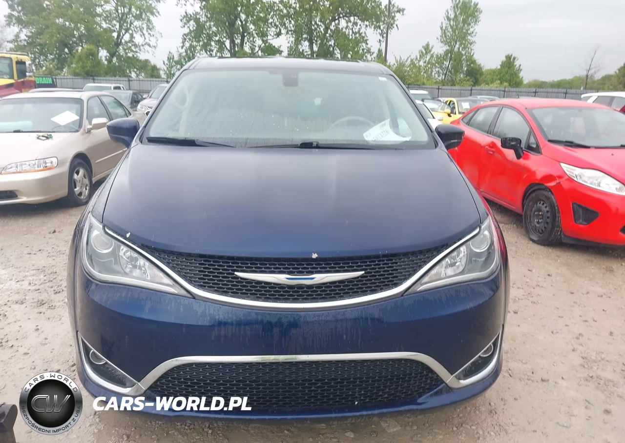 2018 Chrysler Pacifica Touring Plus VIN:2C4RC1FGXJR212226 - 12