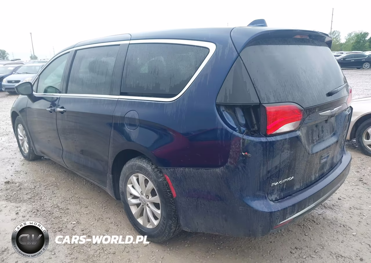 2018 Chrysler Pacifica Touring Plus VIN:2C4RC1FGXJR212226 - 3