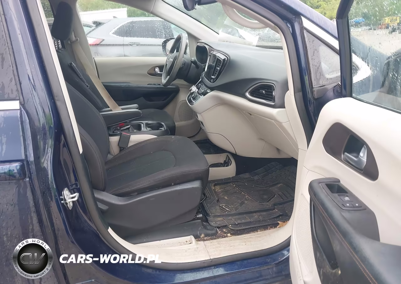 2018 Chrysler Pacifica Touring Plus VIN:2C4RC1FGXJR212226 - 5